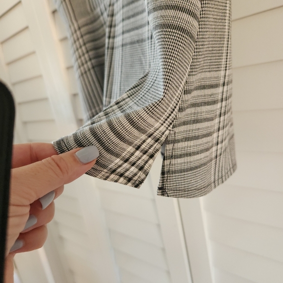 Sleeveless houndstooth top - Picture 3 of 6